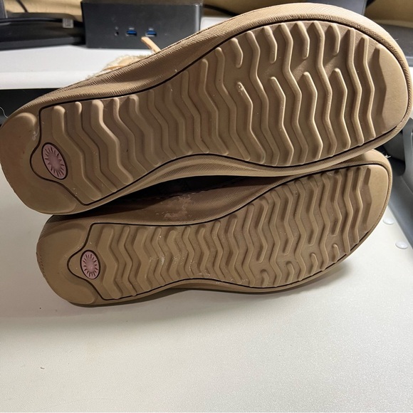 Ladies UGG La Jolla boots S/N 1617 Sz 8 - Picture 9 of 10